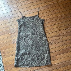 Beautiful dress. Cool, paisley pattern. Fully lined.